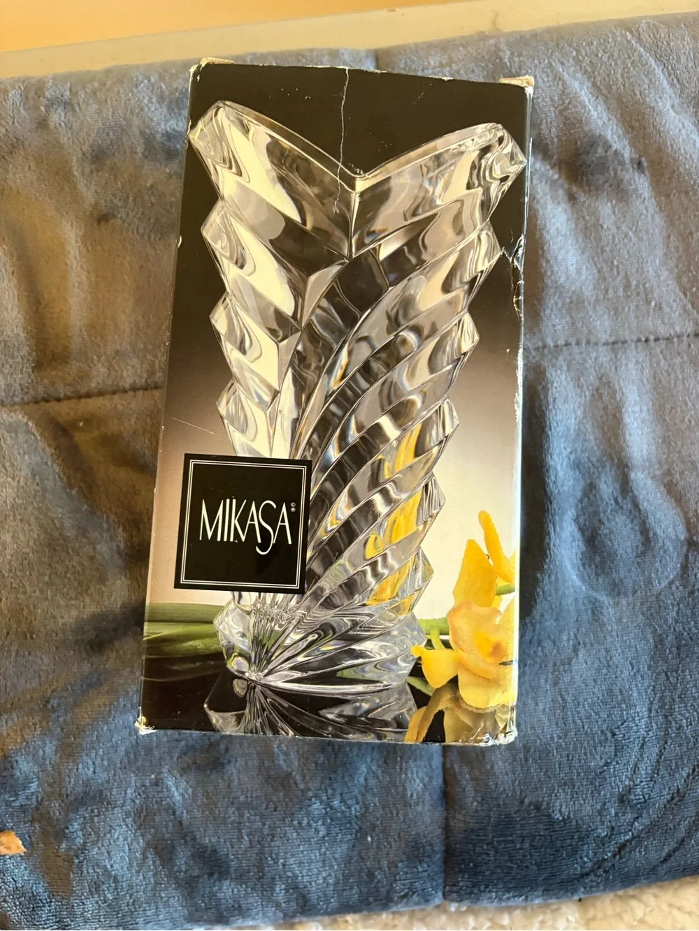 Mikasa Crystal 9in Vase